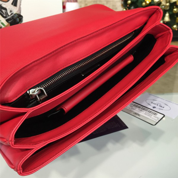 Pra*a metal closure 3936 30cm x 7cm x 19cm