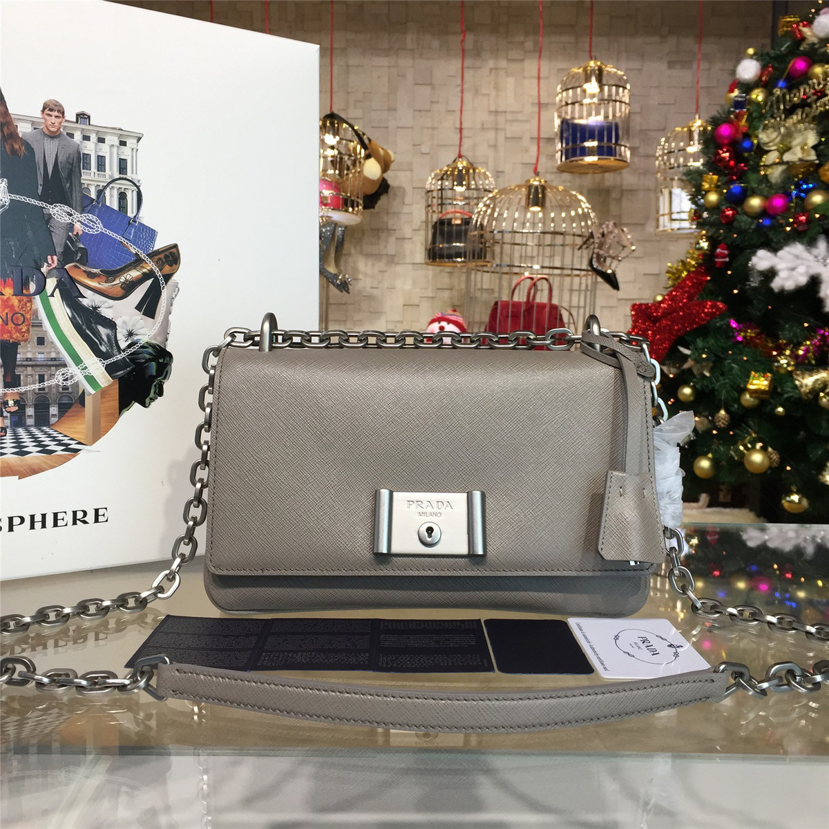 Pra*a metal closure 3930 24cm x 6.5cm x 12.5cm