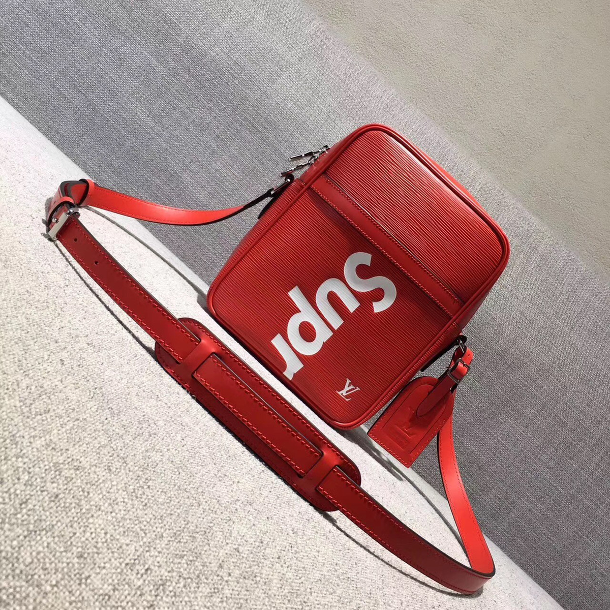 l0vis Vvtt0n svp*me shoulder bag red 20cm*6.5cm*25cm