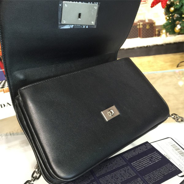 Pra*a metal closure 3911 23.5cm x 4.5cm x 15cm