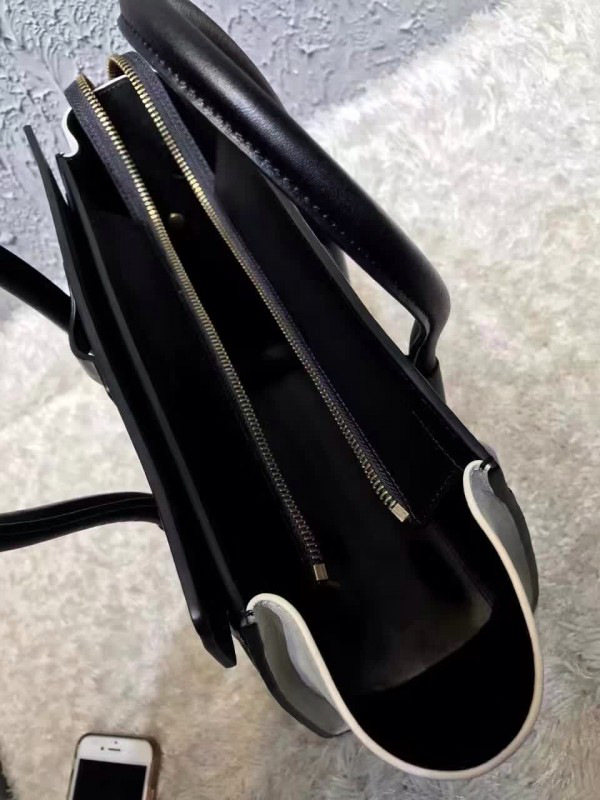 Bv*b*rry green shoulder bag 28cm x 12.5cm x 20.5cm