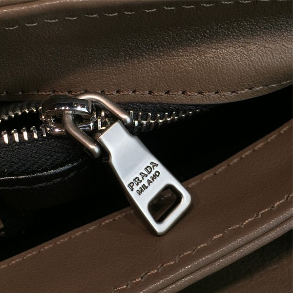 Pra*a metal closure 3908 23.5cm x 4.5cm x 15cm