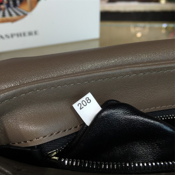 Pra*a metal closure 3908 23.5cm x 4.5cm x 15cm