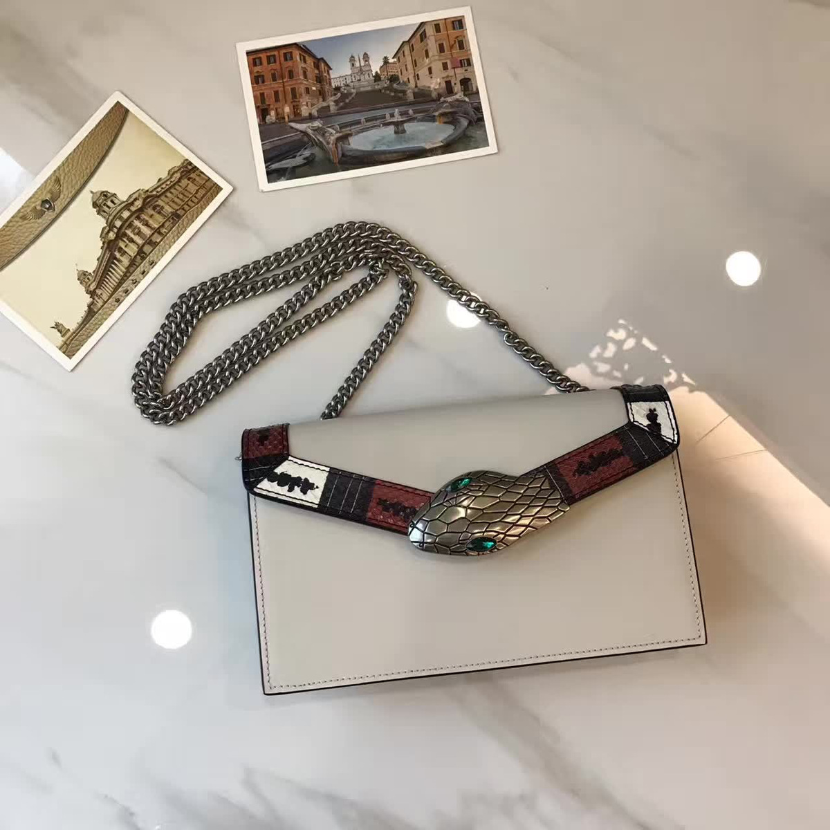 Gvc*1 lilith 2396 23cm x 14cm x 4.5cm