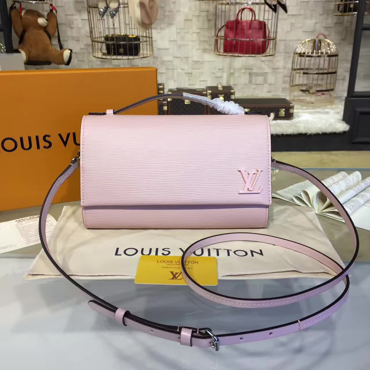 l0vis Vvtt0n clery cohotbag epi leather m54538 3650