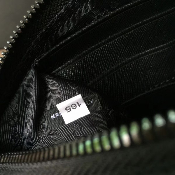 Pra*a nylon clutch 4292 28cm x 1.5cm x 18cm