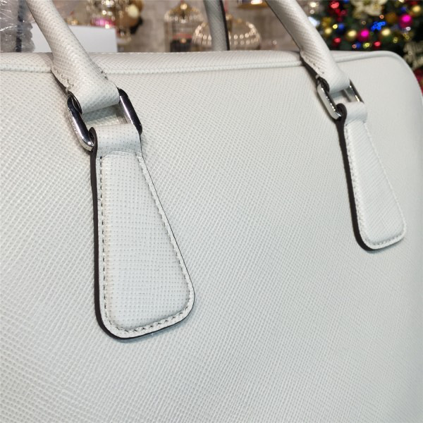 Pra*a leather briefcase  4225 37cm x 9.5cm x 28.5cm