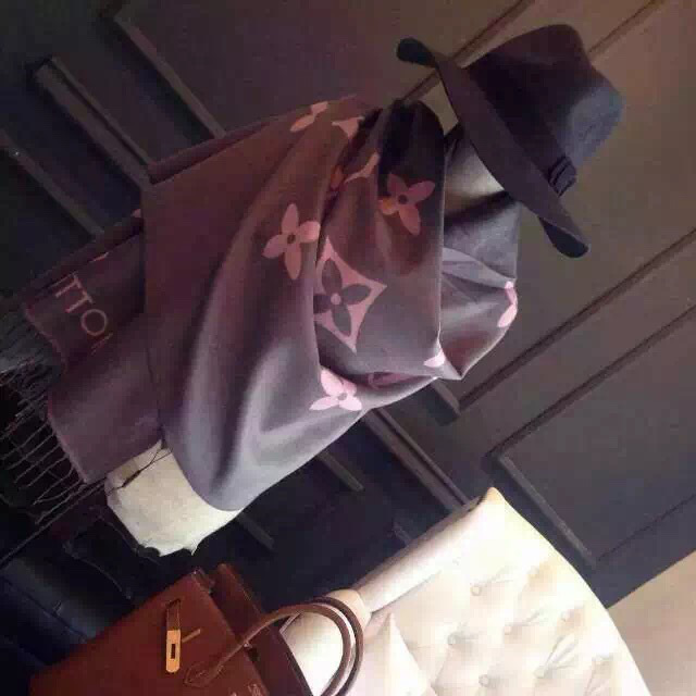 Lv scarf grey