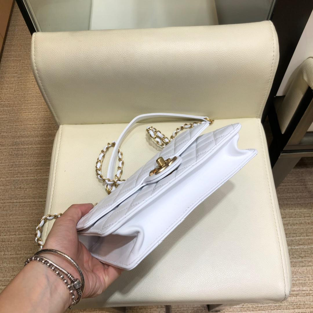 Ch**el classic rhomboid cover bag white 21x4x16