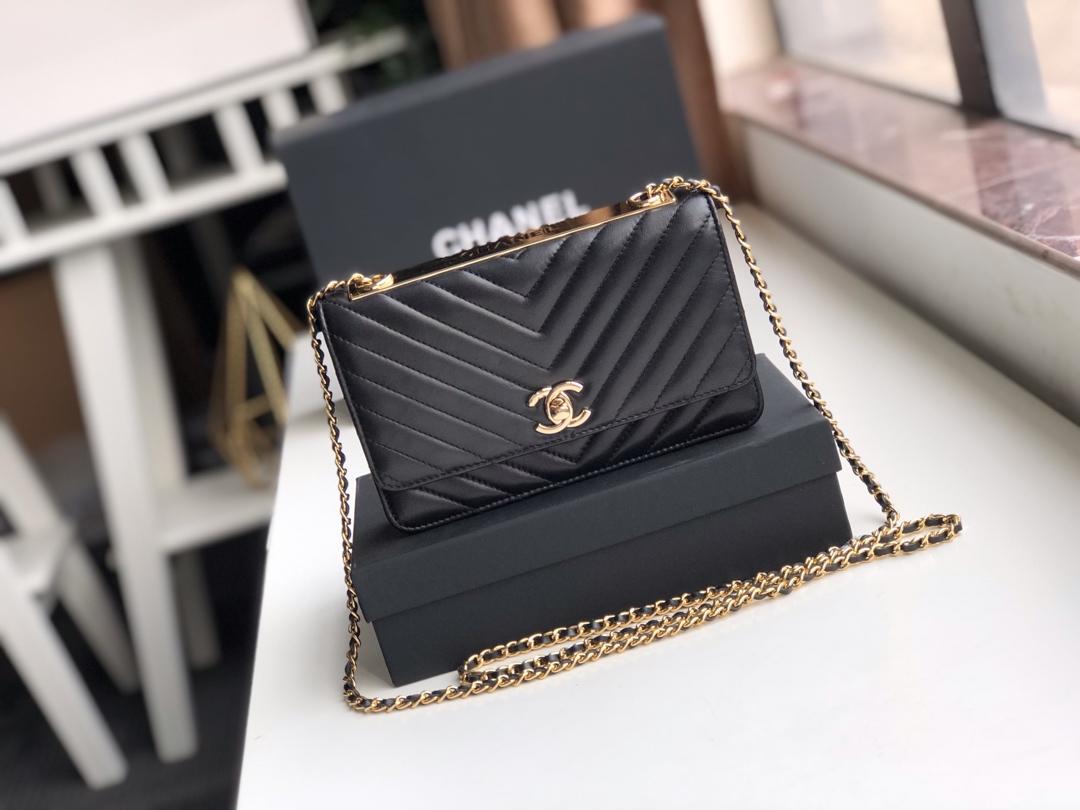 Ch**el lamb skin v-type chain bag black 19x13.5x3.5cm