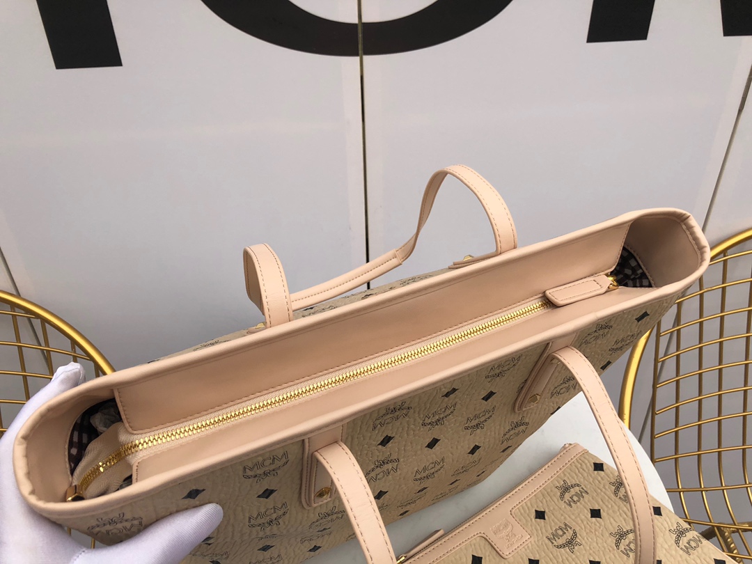 Anya shopper in visetos beige 35cm x 27cm x 13cm