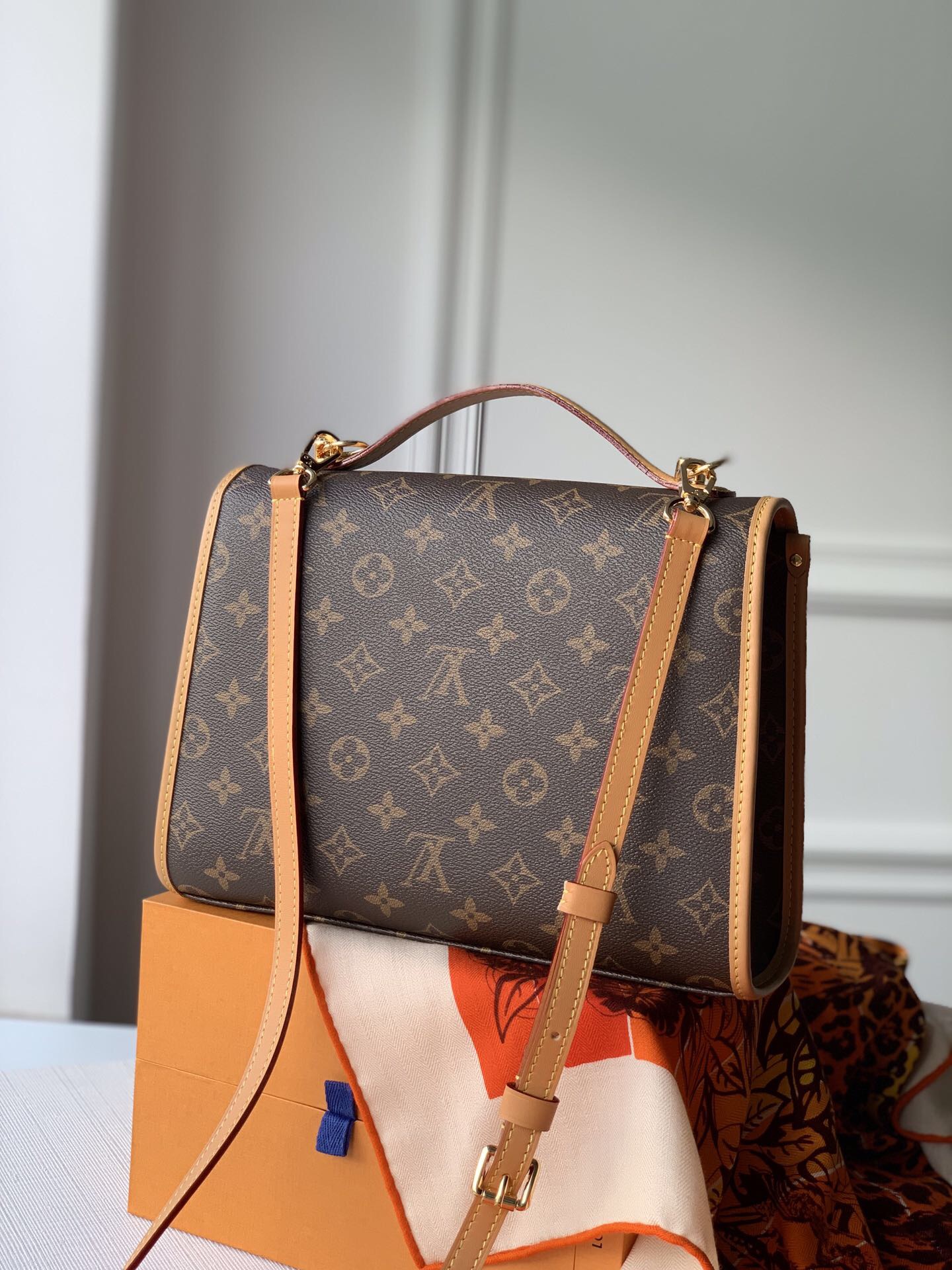LV m44919 handbag large 29×24×10