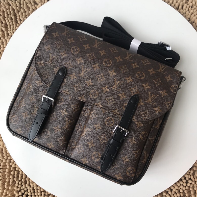 LV men's bag n41643 33.0 x 28.0 x 8.0 cm