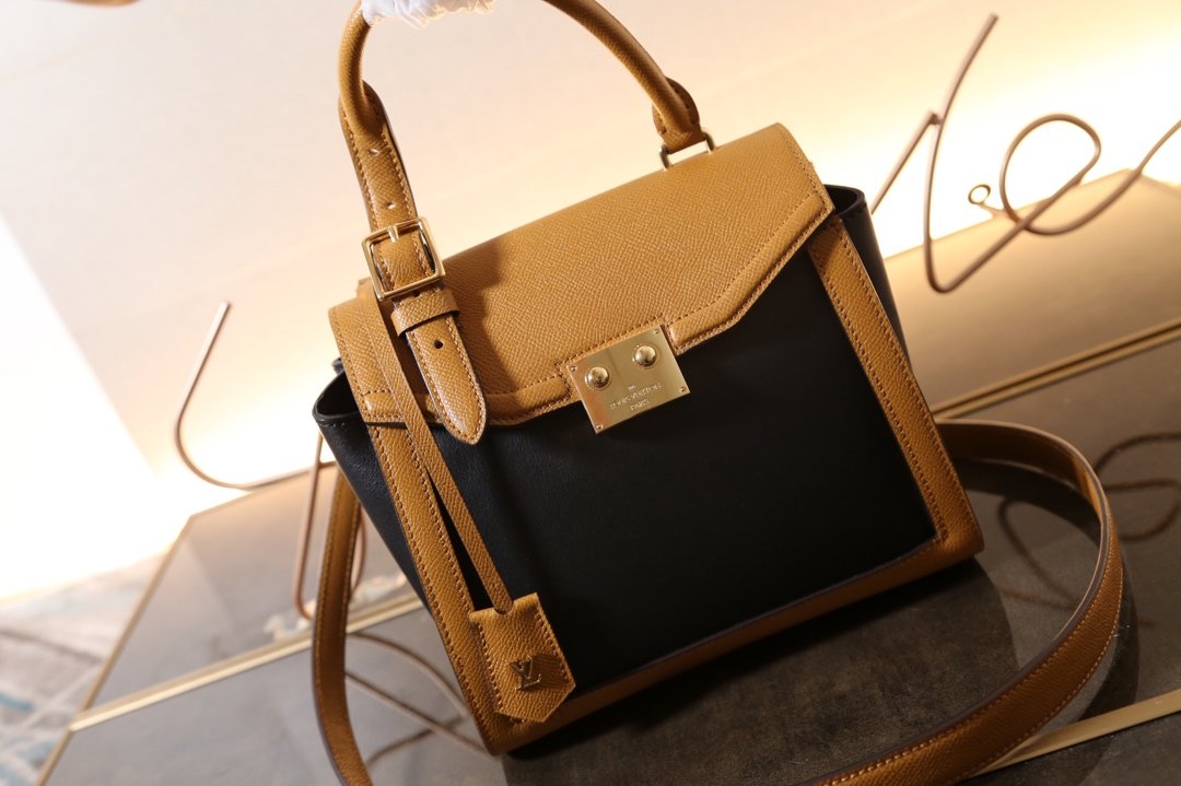 LV arch handbag yellow 22*20*3cm