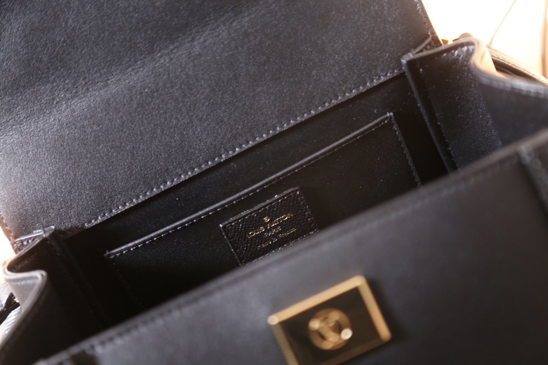 LV arch handbag black 22*20*3cm