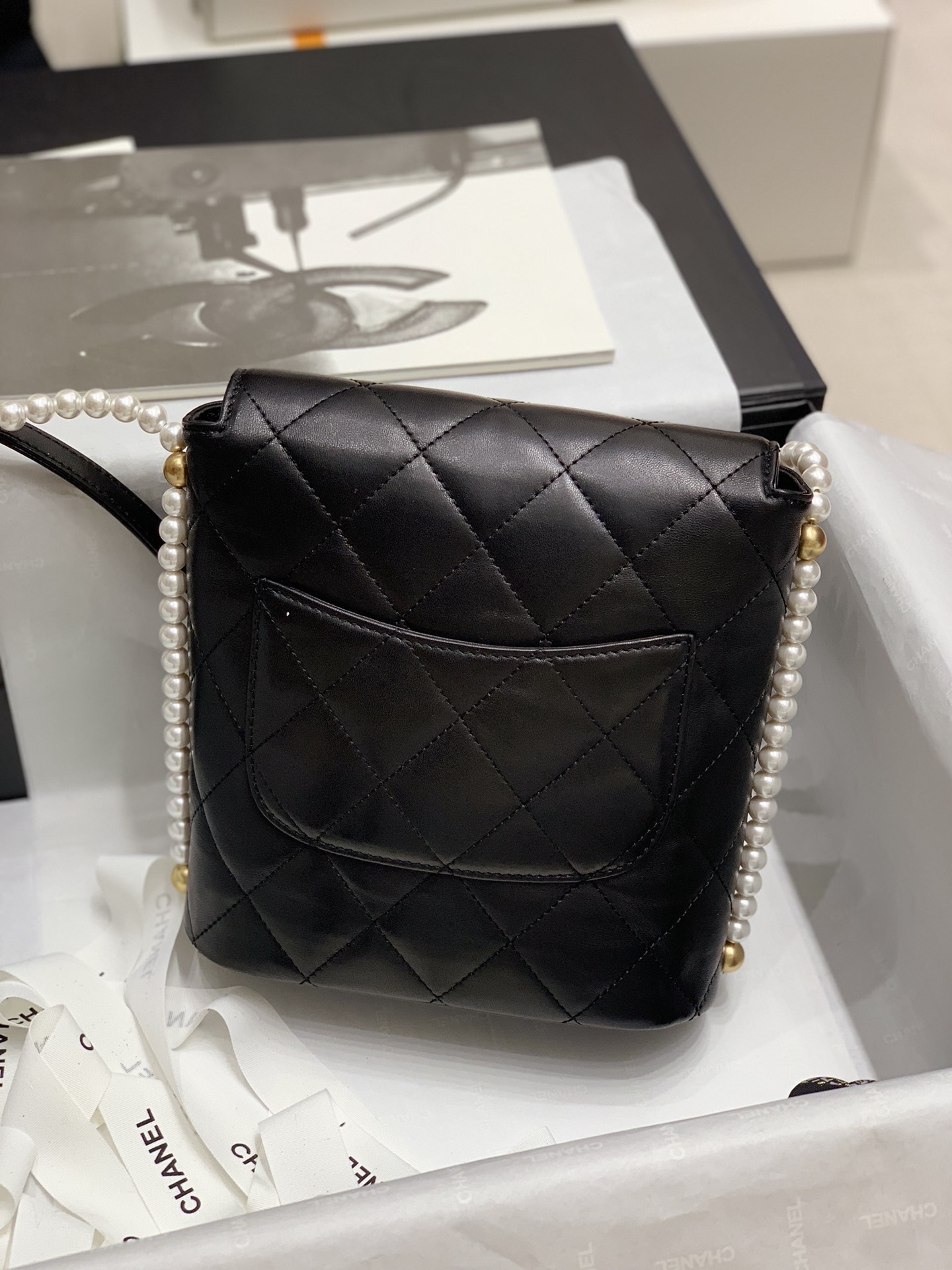 Early spring new series pearl chain bag black