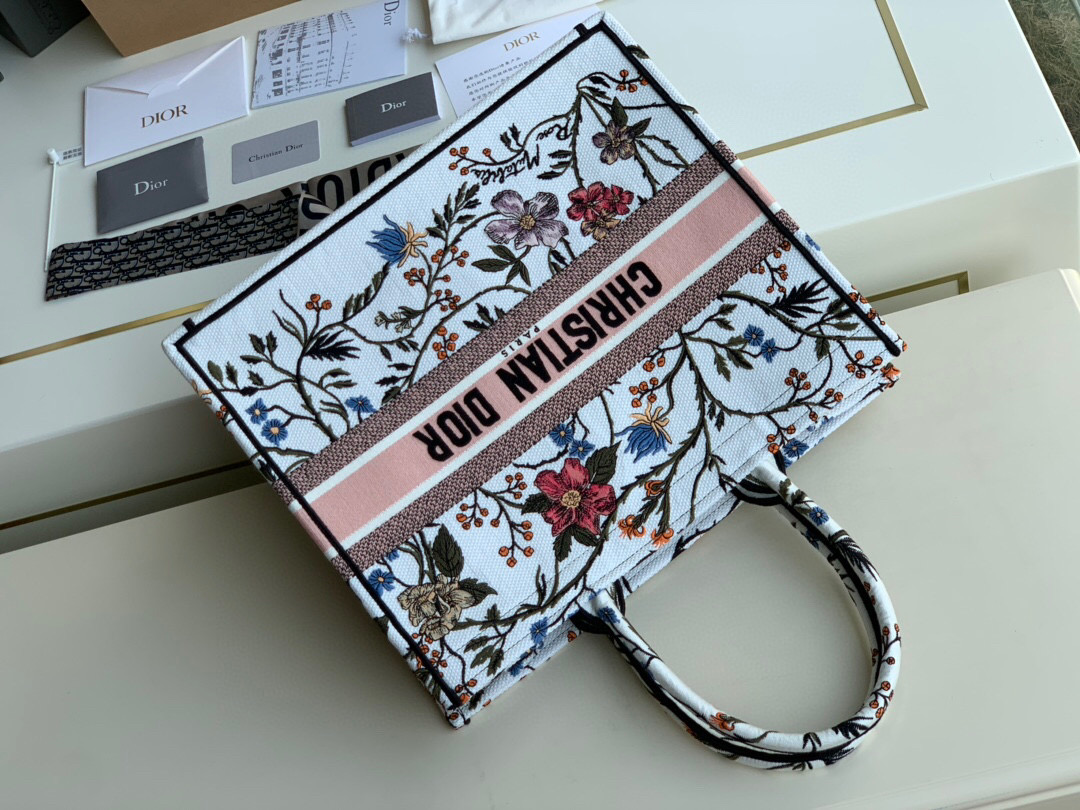 D10r large oblique embroidered book tote m1286 41.5 x 35 x 18 cm