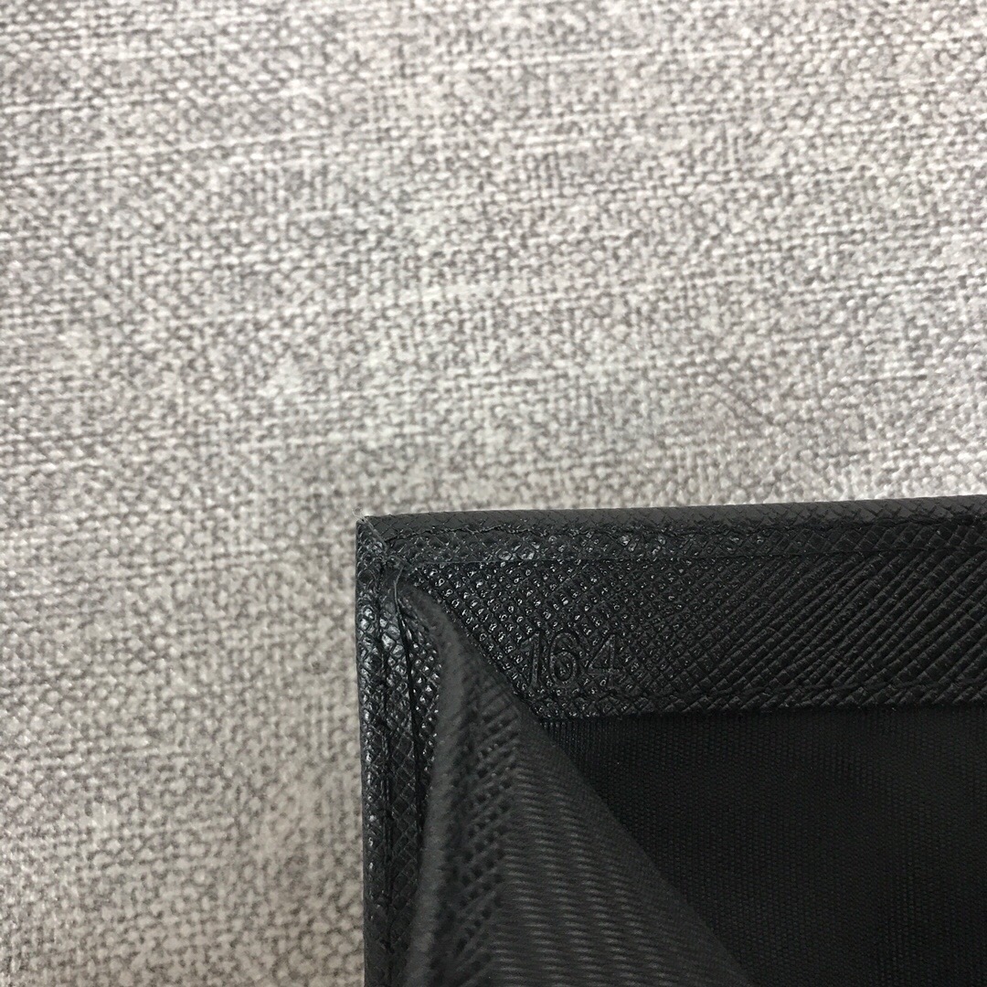 Pra*a small saffiano leather wallet black 1mv204 11.2 x 8.5 cm