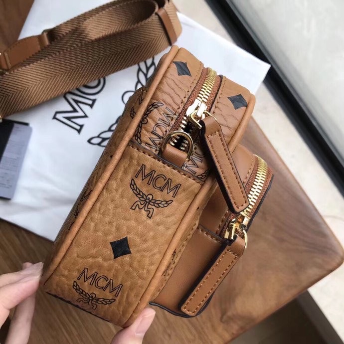 Klassik Crossbody in Visetos 22 x 15 x 9 cm