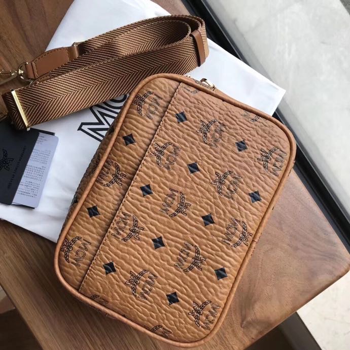 Klassik Crossbody in Visetos 22 x 15 x 9 cm