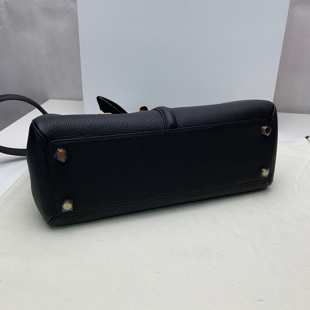 MEDIUM 16 BAG IN GRAINED CALFSKIN BLACK 32x23.5x13 cm