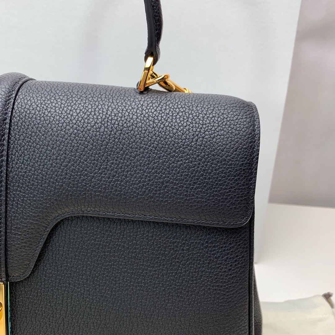 MEDIUM 16 BAG IN GRAINED CALFSKIN BLACK 32x23.5x13 cm