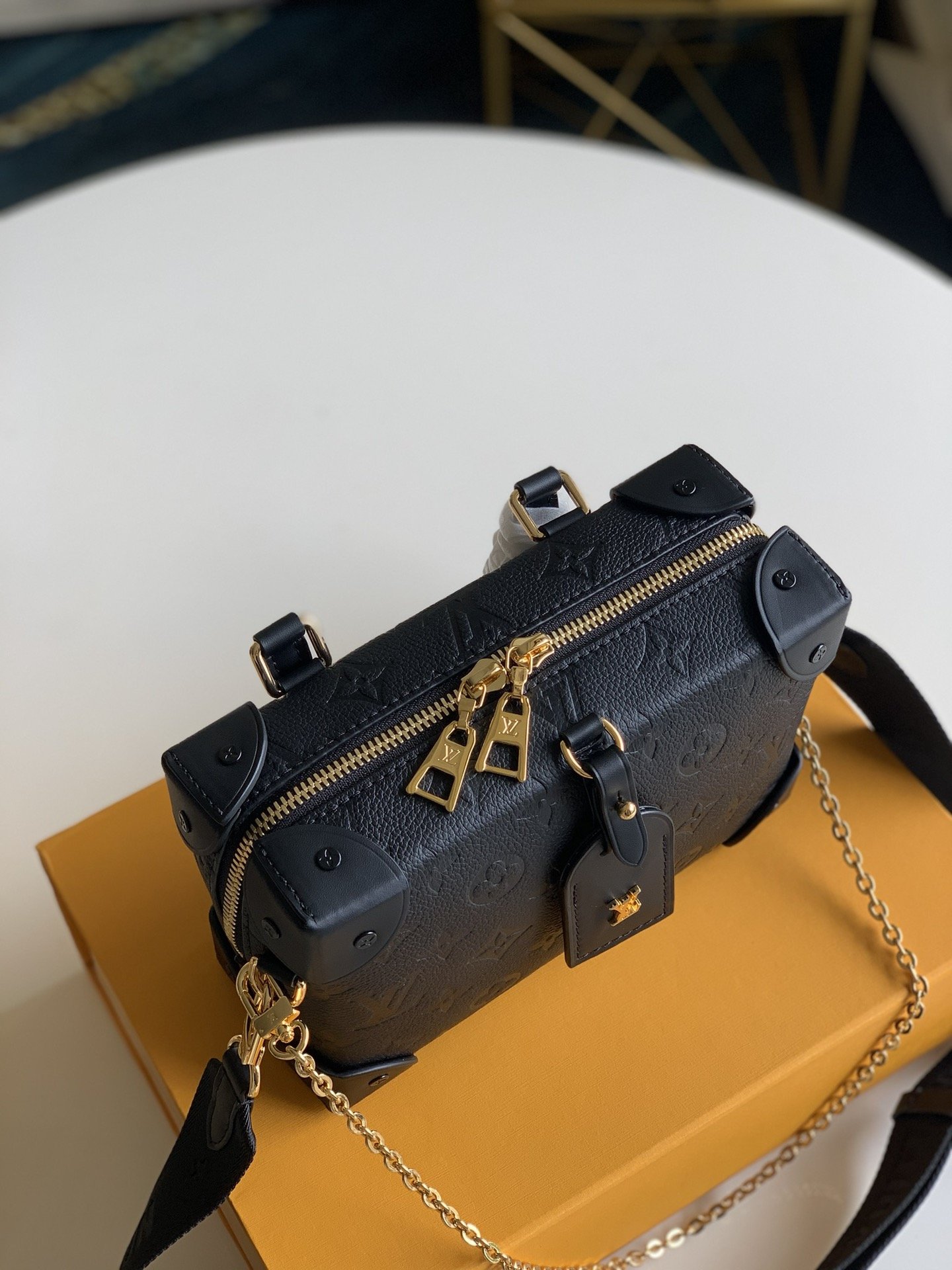 l0vis Vvtt0n petite malle souple black m45394 20×8×14cm