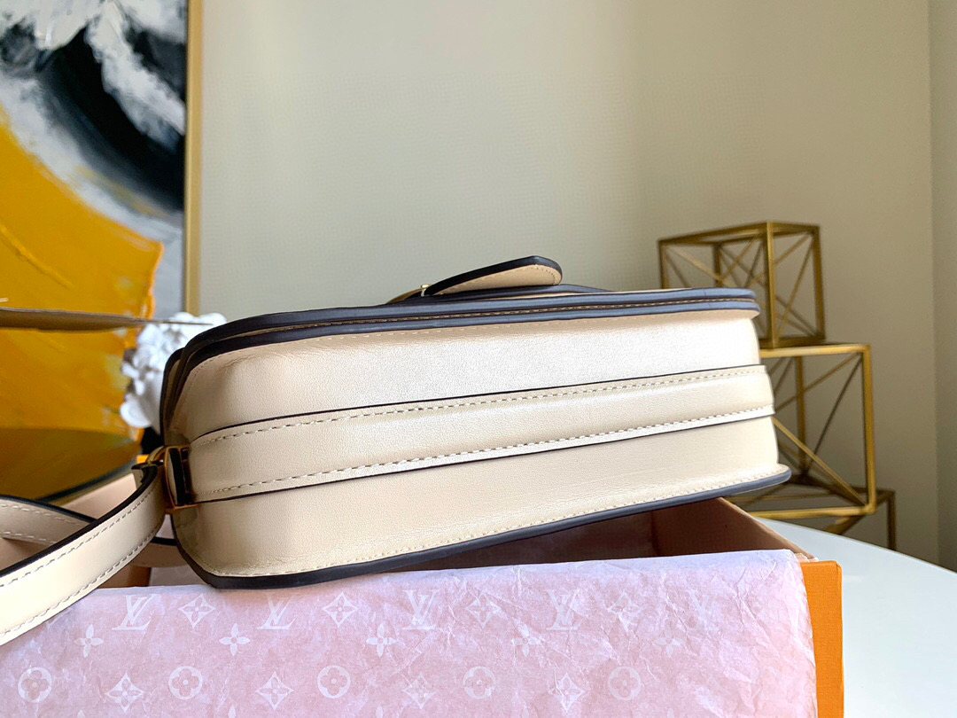 l0vis Vvtt0n lv pont 9 calfskin leather cream m55950 23.0 x 15.0 x 8.0 cm