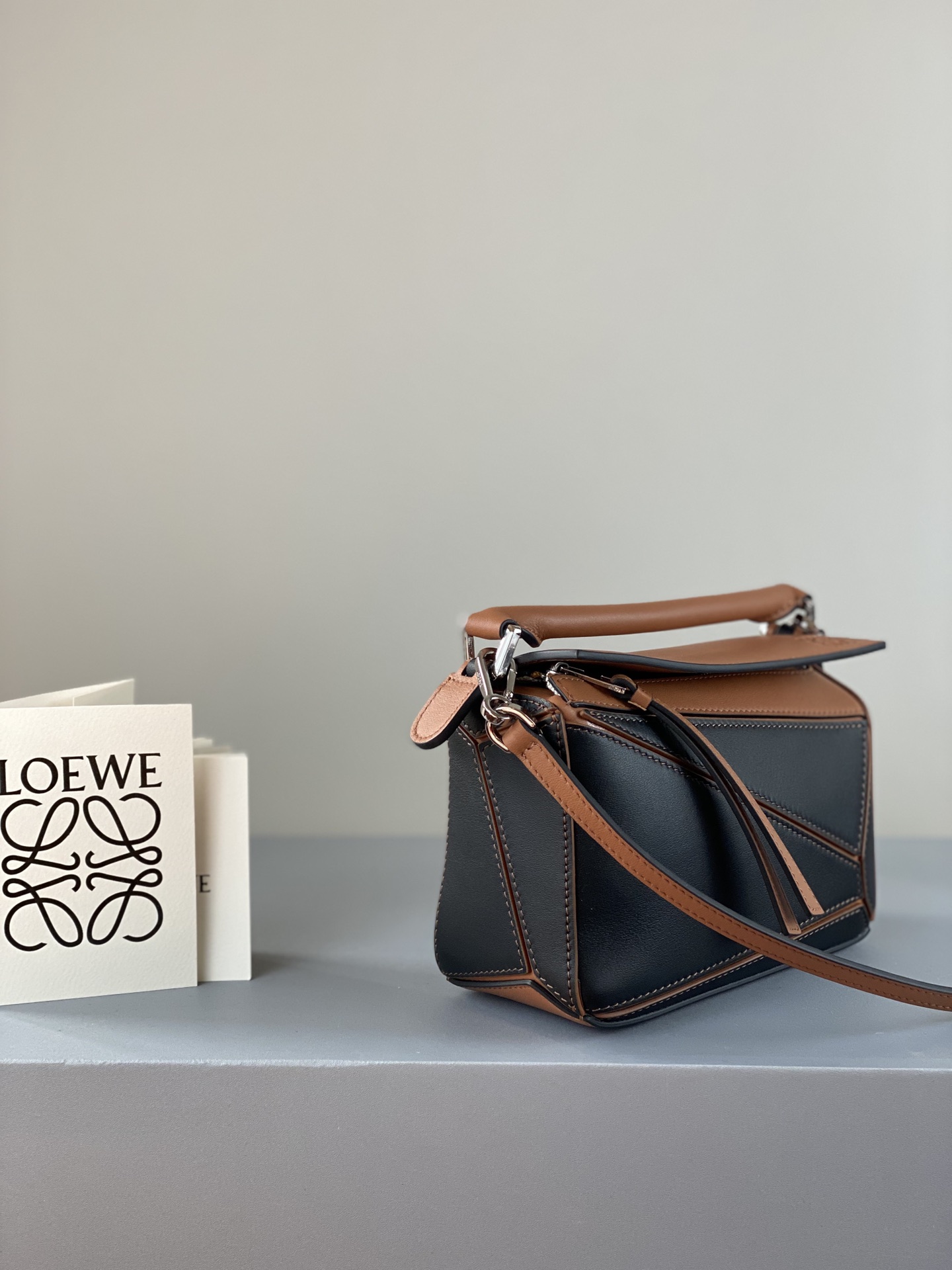 L0ew* mini puzzle bag in classic calfskin black a510u95x14 18 x 12.5 x 8 cm