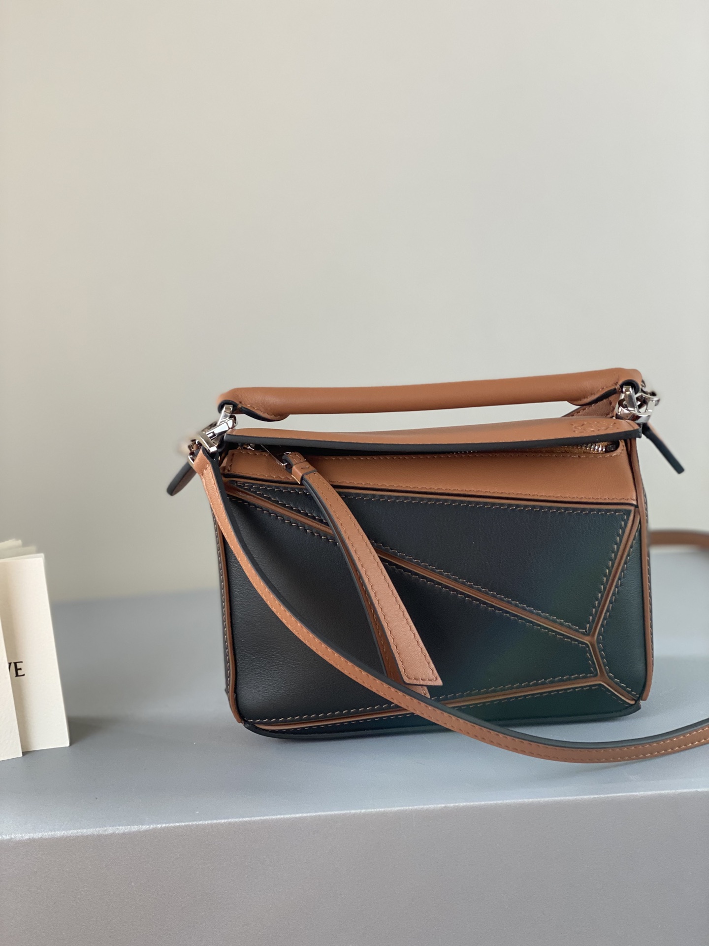 L0ew* mini puzzle bag in classic calfskin black a510u95x14 18 x 12.5 x 8 cm