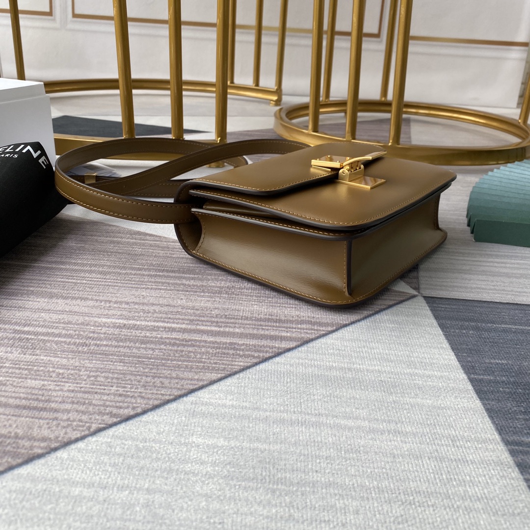 Ce1i*e small classic bag in box calfskin camel  189183dls 18 x 15 x 6 cm