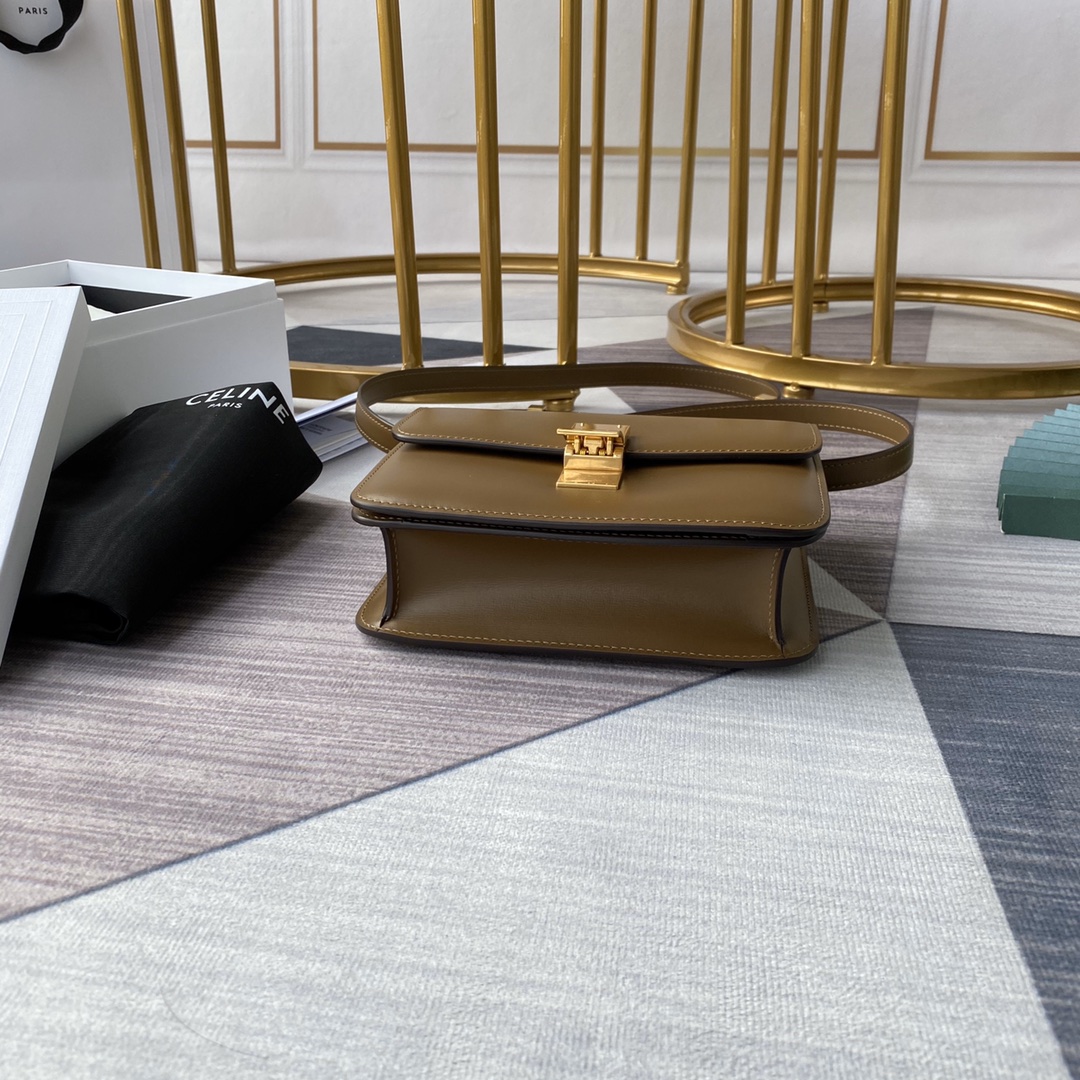 Ce1i*e small classic bag in box calfskin camel  189183dls 18 x 15 x 6 cm