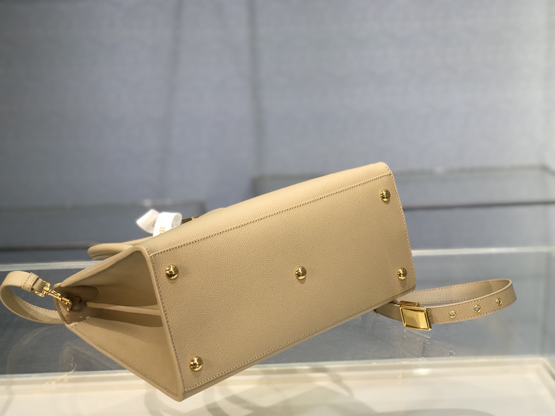 D10r medium st honorÉ tote beige grained calfskin m9321umba 25 cm x 19 cm x 12 cm