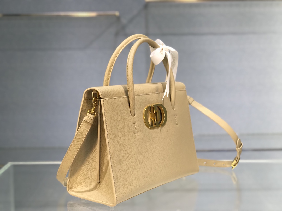 D10r medium st honorÉ tote beige grained calfskin m9321umba 25 cm x 19 cm x 12 cm