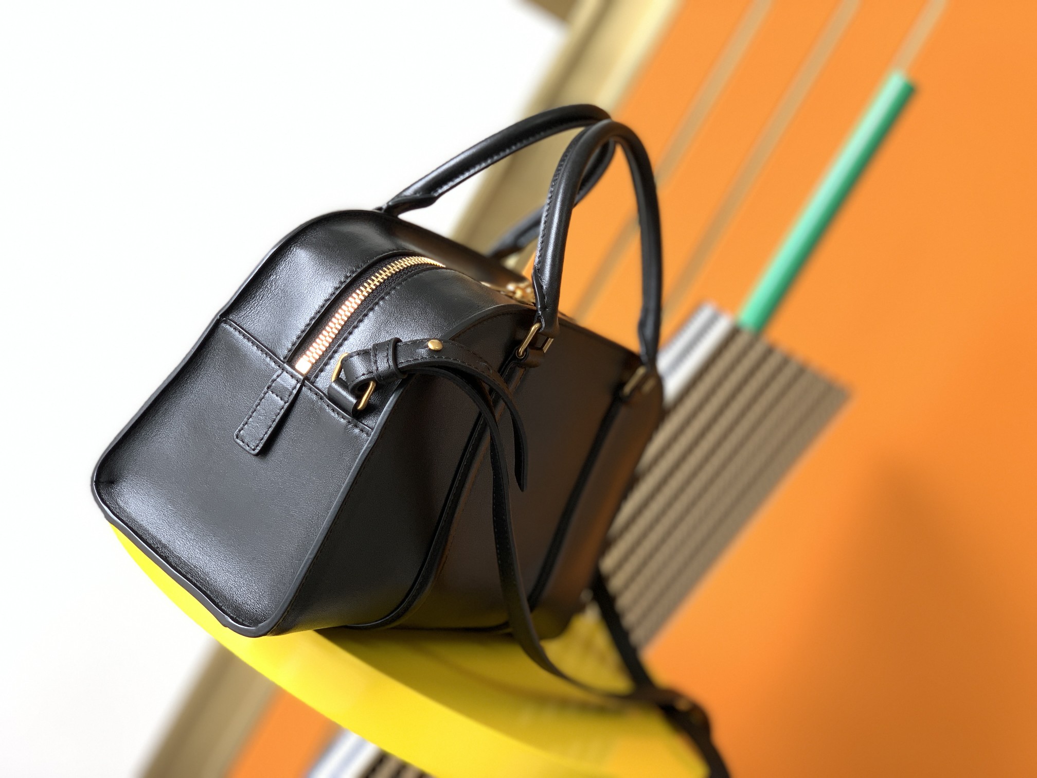 Y51 lock baby duffle in smooth leather 65500816r0w1000 27×18×12cm