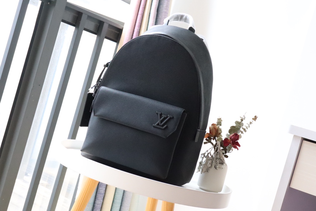 l0vis Vvtt0n backpack aerogram in black m57079 43 x 30 x 14 cm