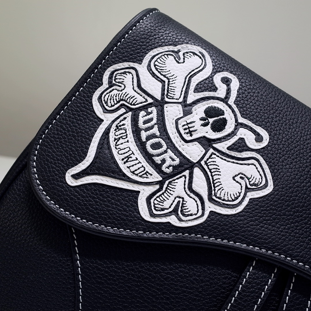 D10r pre-fall 2020 designs with artful editorial saddle bag 20 x 28.6 x 5 cm