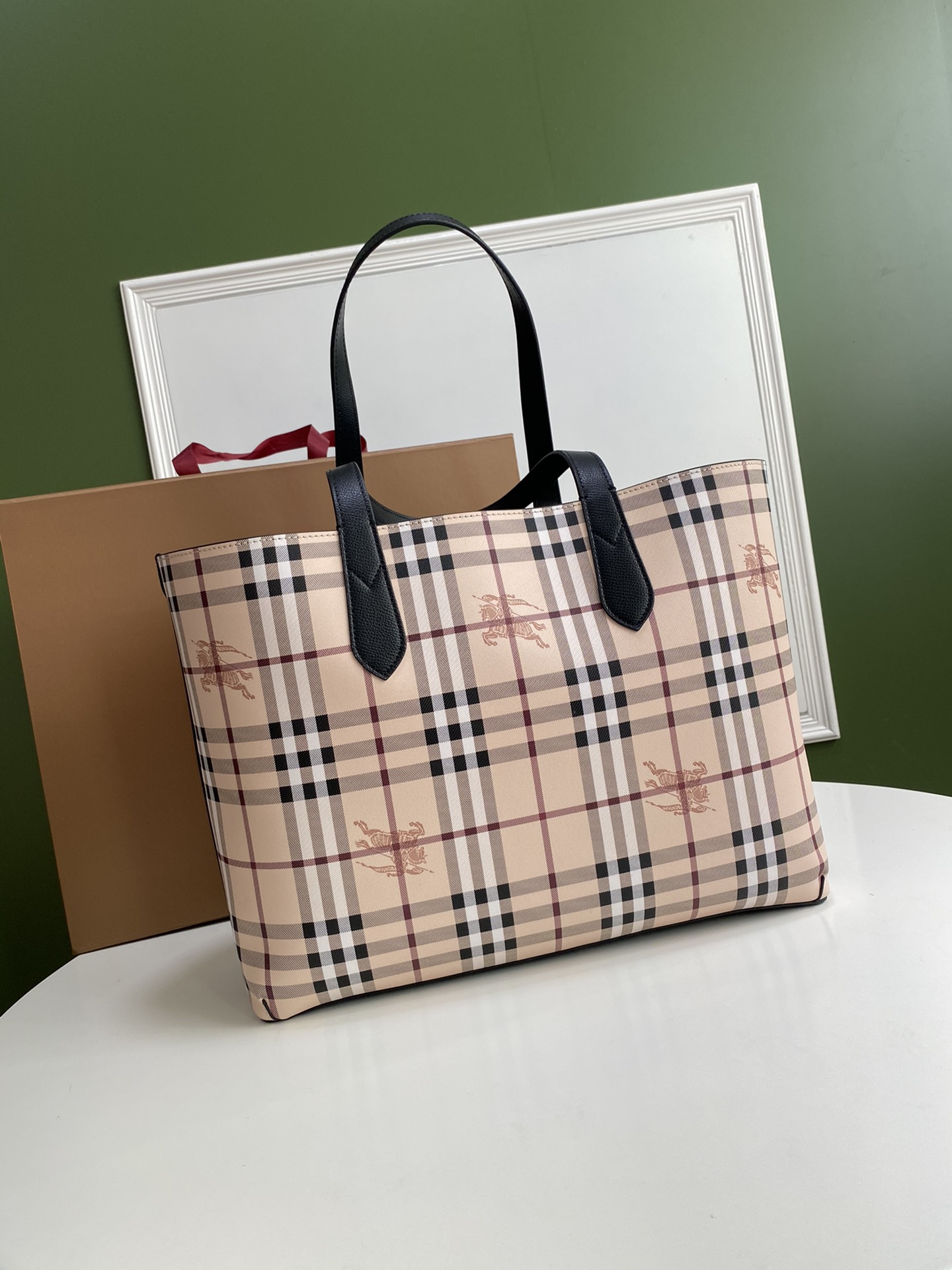 Bv*b*rry the reversible tote in vintage check black 35-46 * 30 * 12 cm
