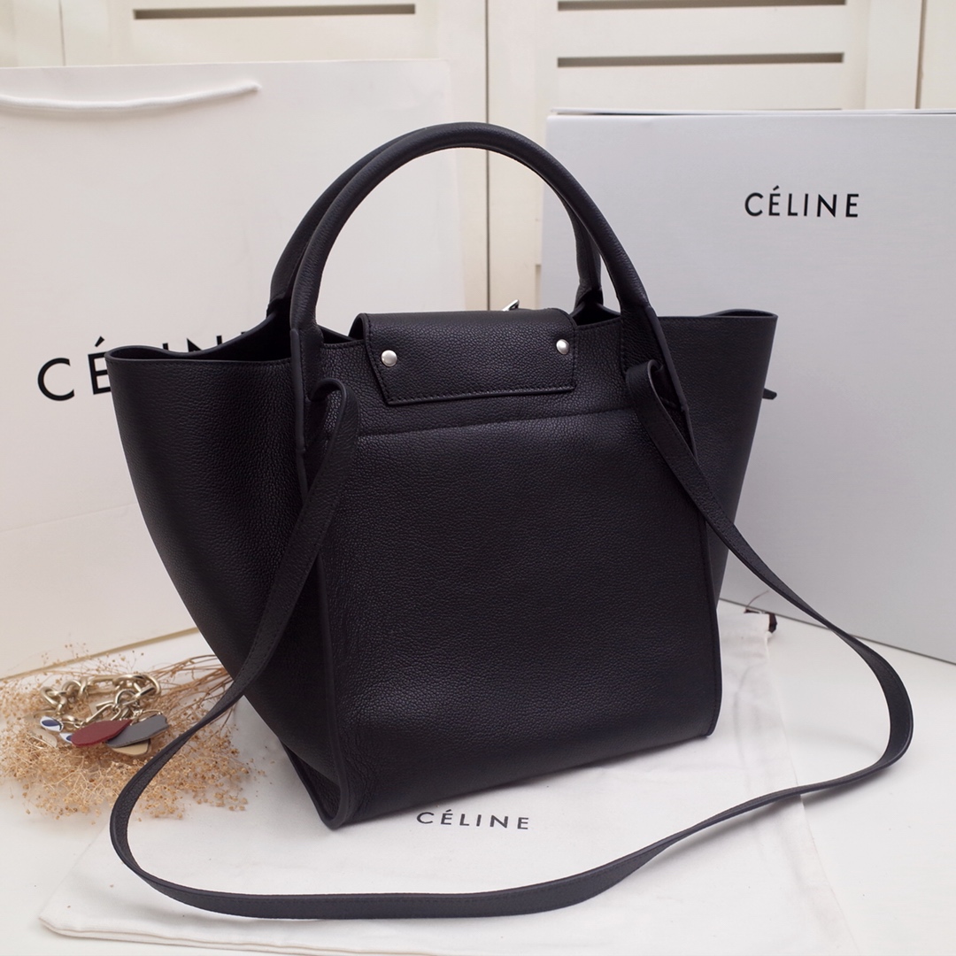 ce1i*e big bag with long strap in S*pple grained calfskin black 189313a4u 24 x 26 x 22 cm