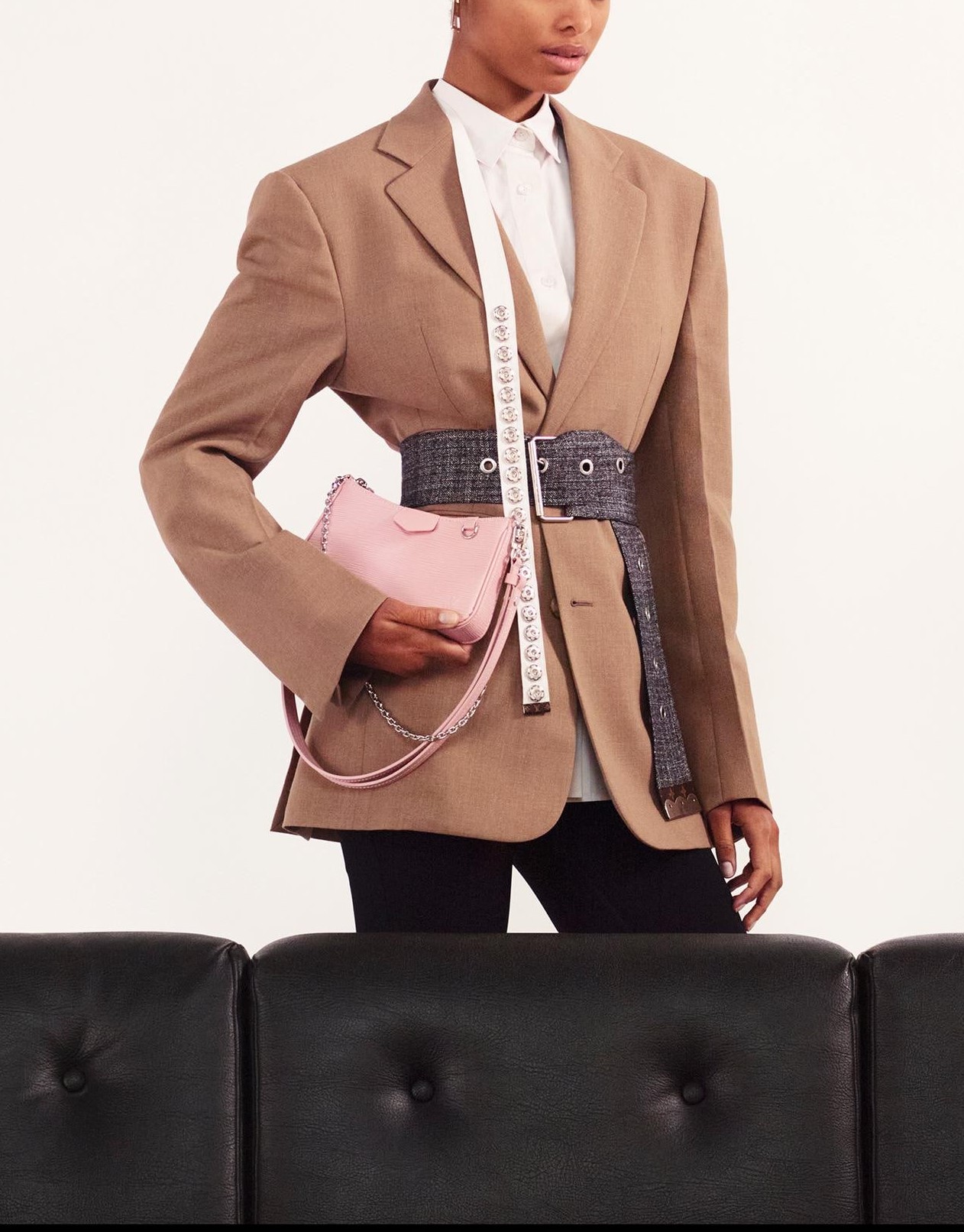 l0vis Vvtt0n easy pouch on strap rose ballerine m80483  19 x 11.5 x 3 cm