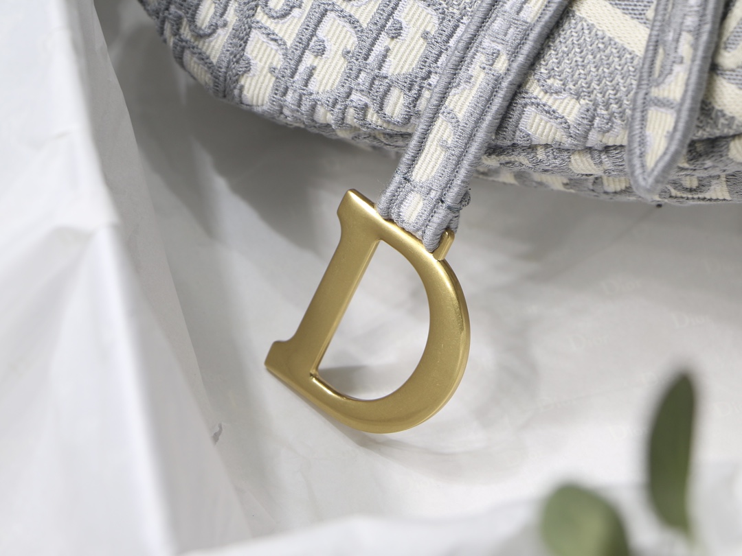 D10r saddle bag gray D10r oblique embroidery m0446criw 25.5 x 20 x 6.5 cm