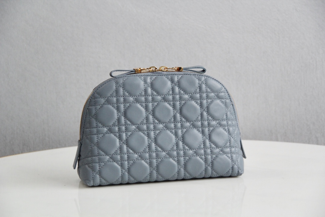 D10r caro beauty pouch blue cannage lambskin 330 23 x 15.5 x 7.5 cm