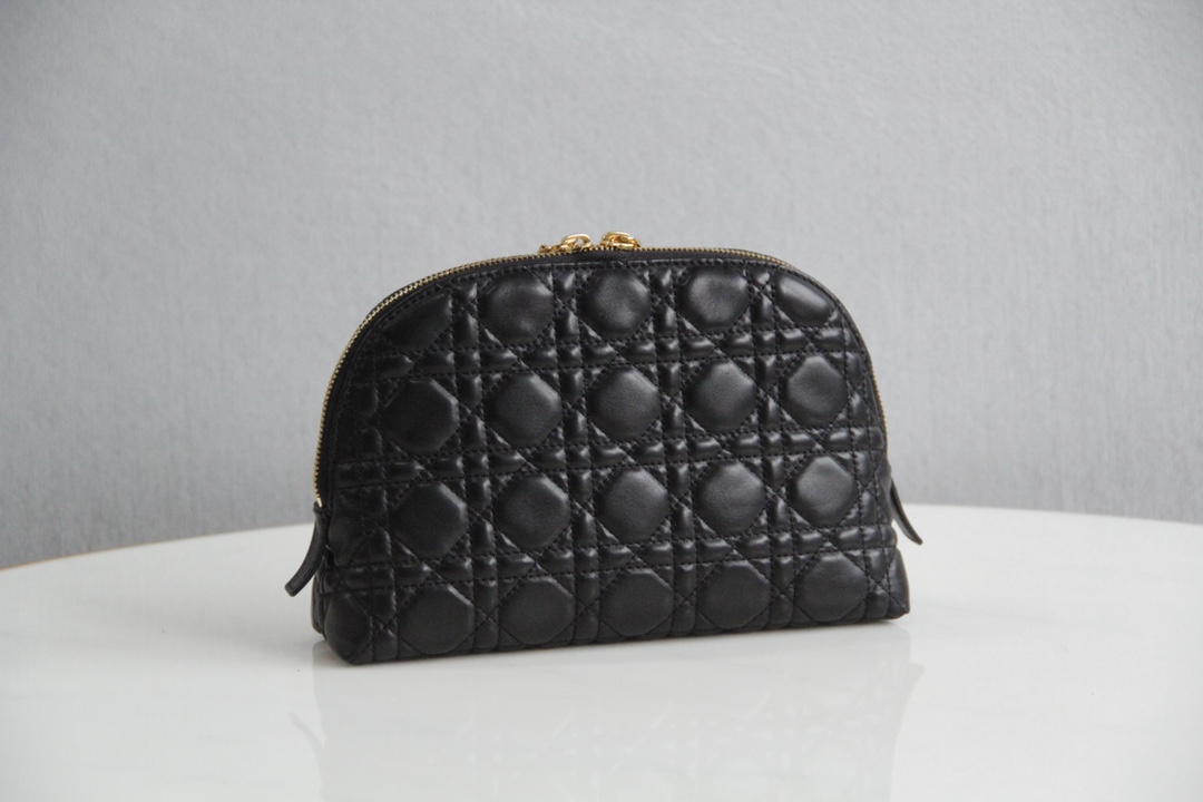 D10r caro beauty pouch black cannage lambskin 330 23 x 15.5 x 7.5 cm