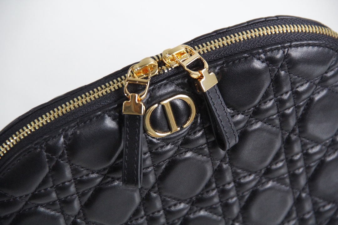 D10r caro beauty pouch black cannage lambskin 330 23 x 15.5 x 7.5 cm