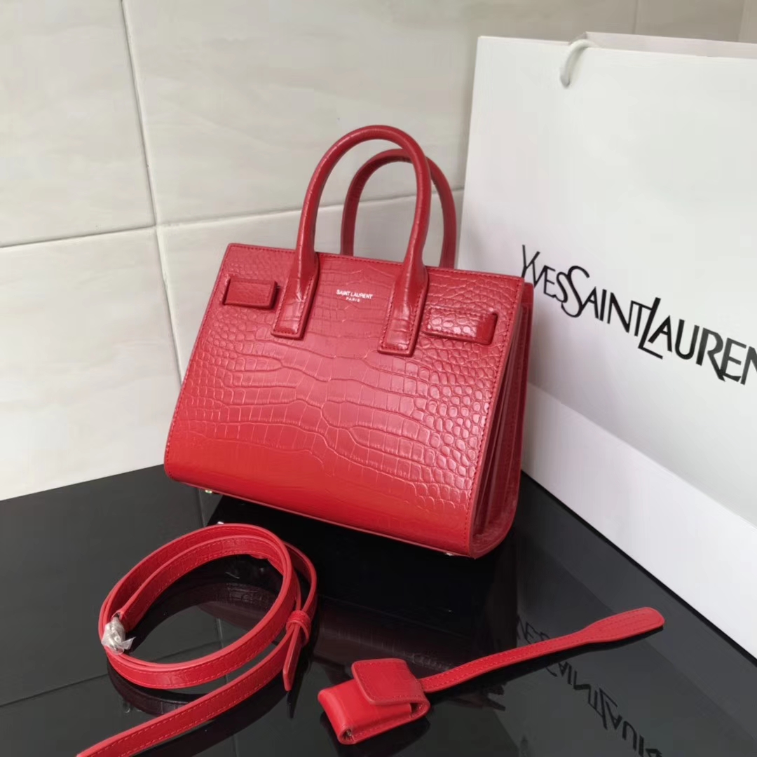 CLASSIC SAC DE JOUR NANO IN EMBOSSED CROCODILE SHINY LEATHER ROUGE EROS 392035 22 x 18 x 11 cm