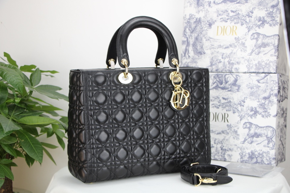 D10r large lady D10r bag cannage lambskin black m0566onge 32 x 25 x 11 cm