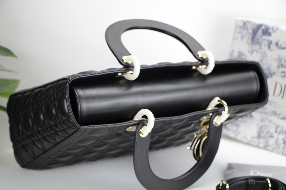 D10r large lady D10r bag cannage lambskin black m0566onge 32 x 25 x 11 cm