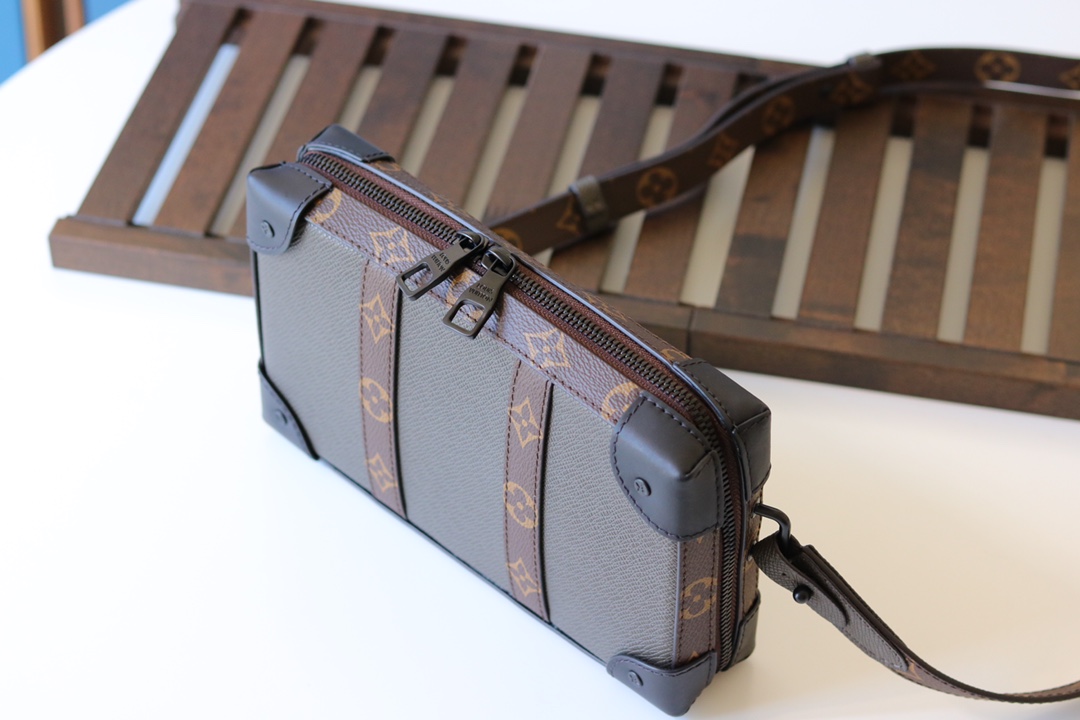 l0vis Vvtt0n soft trunk wallet taiga leather m30697 22.5 x 14 x 5 cm