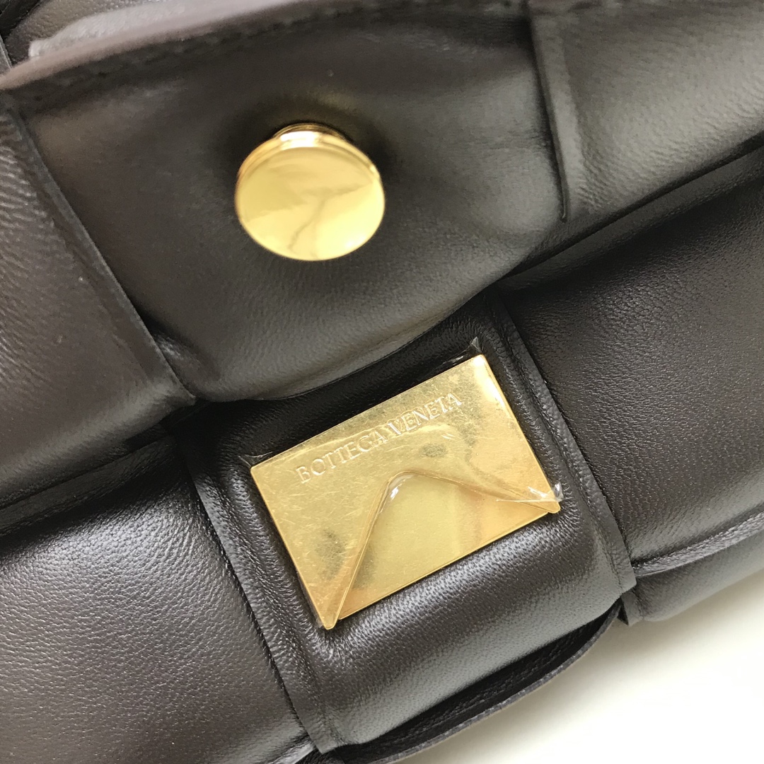 b0tt*ga Ven*ta women