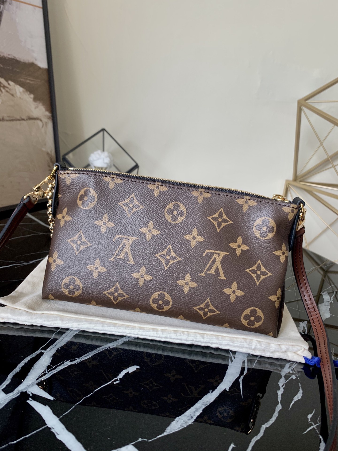 l0vis Vvtt0n pallas clutch chain shoulder bag black m41638 23 x 13 x 5 cm